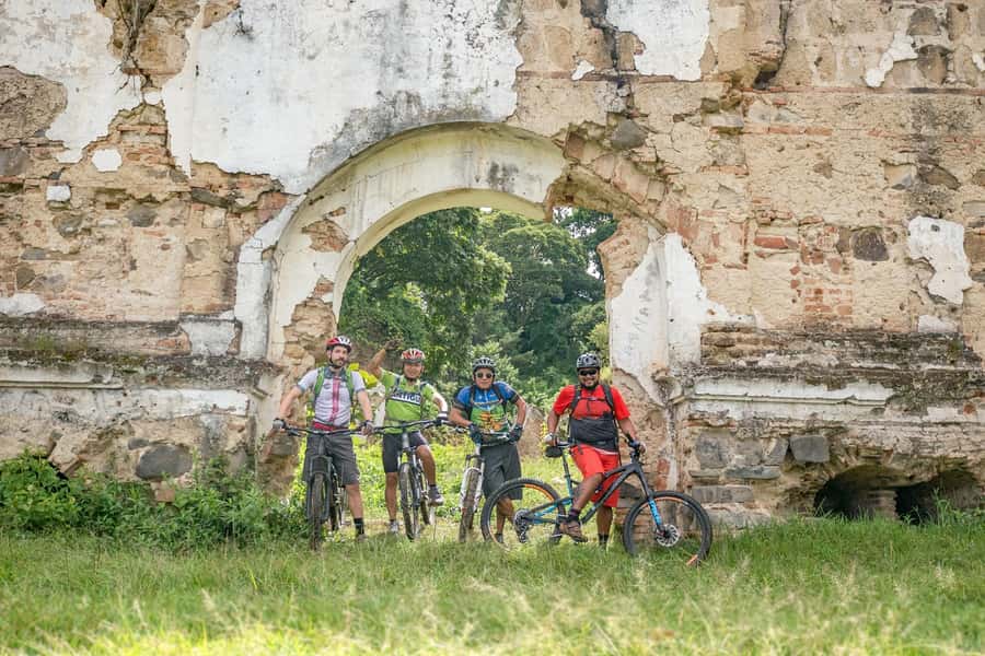 Antigua Guatemala: Half-Day Mountain Bike Tour with Guide - The first 2,500-foot singletrack descent