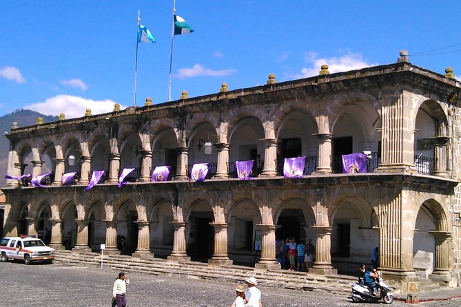 Antigua Walking Tour Morning and Afternoon - San José Cathedral and the scars of Santa Marta