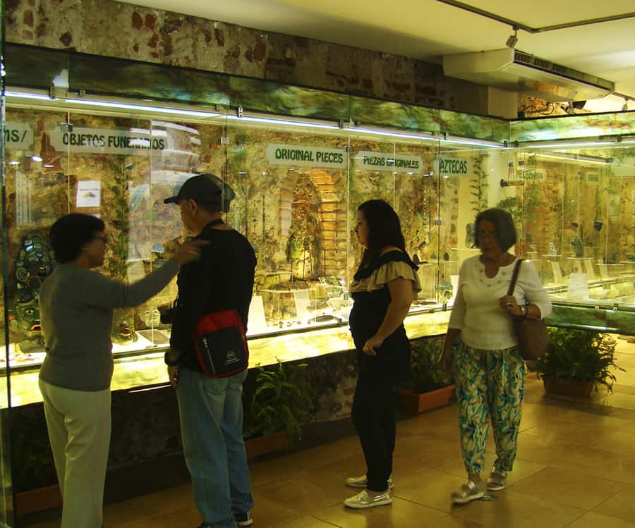 Combo Tour: Colonial Antigua & Guatemala City Explorer Tour - La Unión tank and a practical look at daily life
