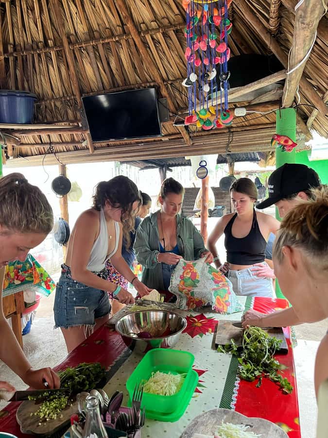 El Paredón: Traditional Cooking Class with a Local Family - Arriving at the family home in El Paredón
