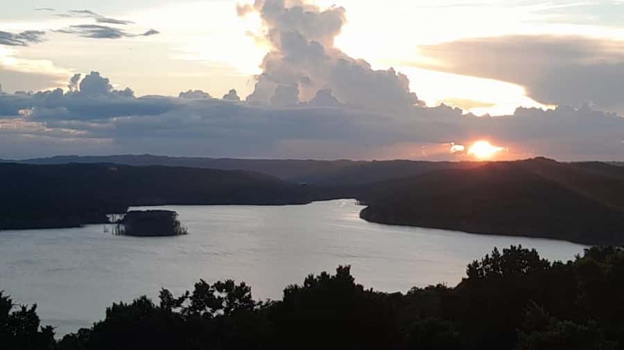 Flores: Yaxha Shared Sunset Tour with Transportation & Guide - The Q80 park entrance and visitor center