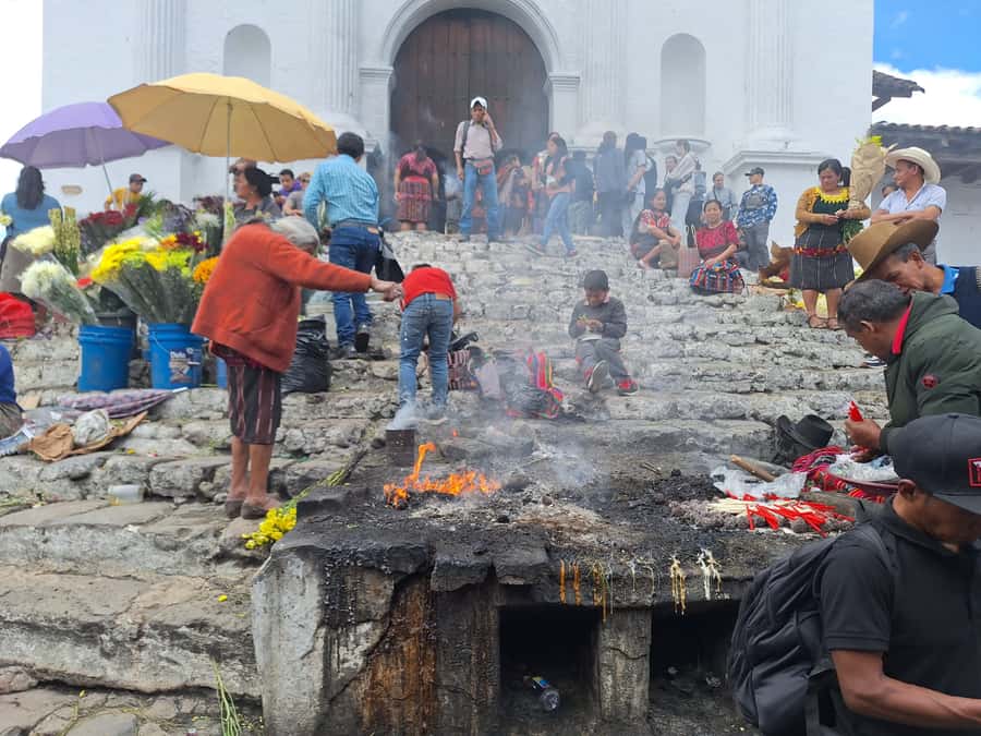 One-day visit to Chichicastenango from Antigua Guatemala - A colorful cemetery with a different mood