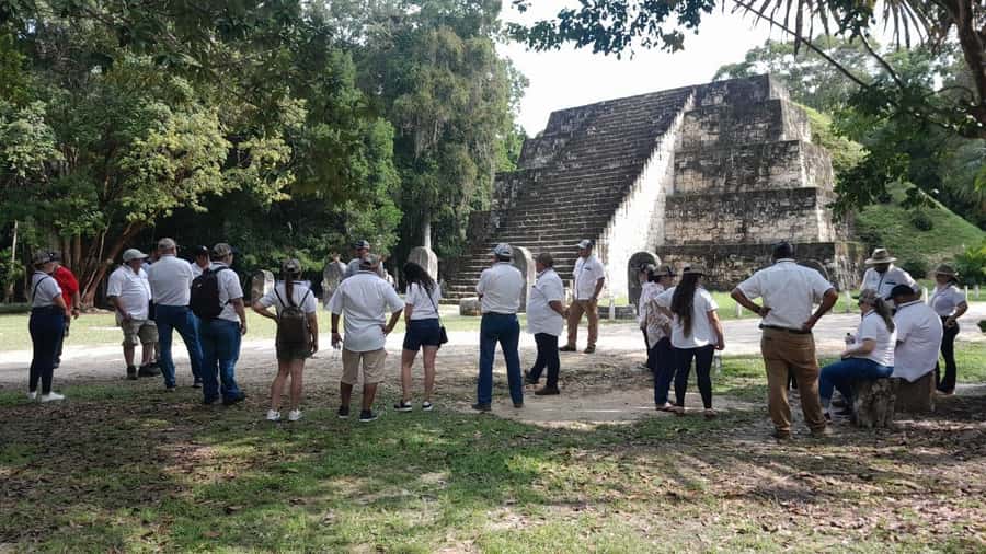 Tour to Tikal: from Mundo Maya Airport in Flores - Break time, lunch, and a final chance to shop